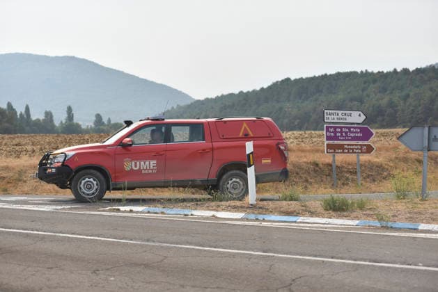 The response team for the Riglos, Huesca, wildfire reaches 1,000 personnel after a calmer night UME vehicles during wildfire suppression efforts on August 16, 2026, in Las Penas de Riglos, Huesca, Aragon, Spain The response team deployed to the forest fire in Las Penas de Riglos, Huesca, reached a historic total of 1,000 personnel this Sunday, with the addition of 100 French firefighters and between 35 and 40 aircraft, after last night proved to be calmer, with high humidity and little wind, and the fire’s perimeter has not expanded significantly. The fire has burned more than 16,600 hectares, forced the evacuation of 19 villages, and led to the evacuation of more than 1,000 people. AUGUST 16, 2026 FOREST FIRE Veró Las Penas de Riglos, Hue Copyright: xVeronicaxLacasax 7716719