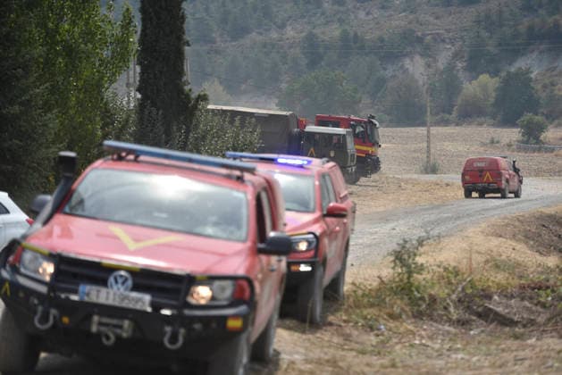 The response team for the Riglos, Huesca, wildfire reaches 1,000 personnel after a calmer night UME vehicles during wildfire suppression efforts on August 16, 2026, in Las Penas de Riglos, Huesca, Aragon, Spain The response team deployed to the forest fire in Las Penas de Riglos, Huesca, reached a historic total of 1,000 personnel this Sunday, with the addition of 100 French firefighters and between 35 and 40 aircraft, after last night proved to be calmer, with high humidity and little wind, and the fire’s perimeter has not expanded significantly. The fire has burned more than 16,600 hectares, forced the evacuation of 19 villages, and led to the evacuation of more than 1,000 people. AUGUST 16, 2026 FOREST FIRE Veró Las Penas de Riglos, Hue Copyright: xVeronicaxLacasax 7716720