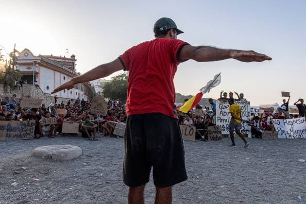 August 17, 2026, Ceuta, Spain: CEUTA, SPAIN †AUGUST 17, 2026: More than 100 migrants, most of them Moroccan, have been protesting for days in front of National Police vans during the daily food distribution provided by the Spanish Red Cross at TrampoloÂn Beach. â€oeNo asylum, no food†is the chant repeated by the migrants on the sand, while African migrants continue to stay in the temporary accommodation facilities set up on the Ceuta beach. Authorities are expected to clear the beach in the coming days and transfer the migrants to four reception facilities announced today by Spainâ€⠢s Minister for Migration, Elma Saiz. Ceuta Spain - ZUMAq101 20260817_zna_q101_079 Copyright: xAntonioxSemperex