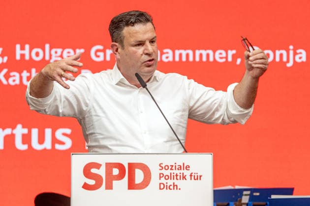 Hubertus Heil, SPD, Ex-Arbeitsminister, MdB, beim traditionellen Politischen Frühschoppen der SPD auf dem Volksfest Gillamoos, Abensberg, 07.09.2026 Deutschland, Abensberg, 7. September 2026, Hubertus Heil, SPD, Ex-Arbeitsminister, MdB, Rede beim traditionellen Politischen Frühschoppen der SPD auf dem Volksfest Gillamoos, Hofbräuzelt, Gillamoos Montag, Politik, Bayern,