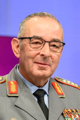 im Bild v.l.: Carsten Breuer (Generalinspekteur der Bundeswehr), GER, Berlin, Studio, zu Gast bei Maischberger, politische Talkshow, TV, Format, mit Moderatorin Sandra Maischberger, Das Erste, aus Adlershof Am Studio 20, 09.09.2026, Copyright: HMBxMedia UwexKoch