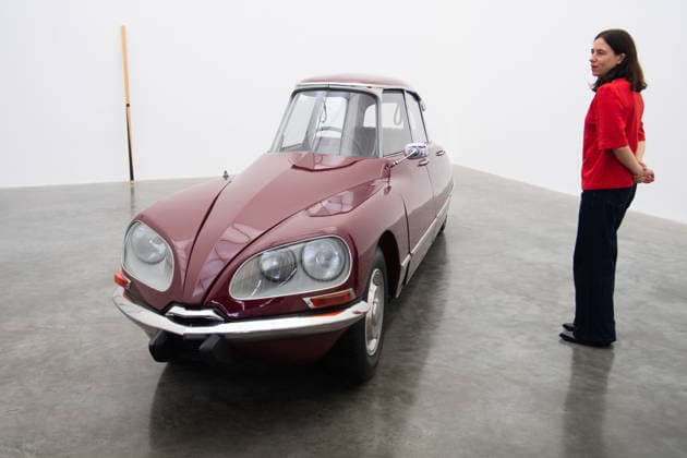 Gabriel Orozco s Chronotopic Exhibition Photocall at White Cube Bermondsey, London, UK Staff members view La DS Cornaline (2013) by Gabriel Orozco featuring a modified Citroën at a photocall for artist Gabriel Orozco s solo exhibition Chronotopic at White Cube Bermondsey, London, England, UK on Monday 14 September, 2026., Credit:Justin Ng Avalon UK, England, London, White Cube Bermondsey Copyright: xJustinxNgx xAvalonx 1134492431