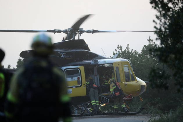 The out-of-control wildfire in Quiroga has burned 250 hectares. Several forest firefighters are working to extinguish a wildfire on September 16, 2026, in Quiroga, Lugo, Galicia, Spain. The fire, which has already destroyed 250 hectares, broke out at 3:30 p.m. on Tuesday, September 15, on the Quiroga mountain, in the parish of Pacios da Serra, and spread rapidly due to wind conditions throughout the day. SEPTEMBER 16, 2026 FIRE FOREST FIRE FOREST FIREFIGHTERS BRIGADE MEMBERS HELICOPTER Quiroga, Lugo, Galicia Quiroga, Lugo, Galicia, Spain Copyright: xCarlosxCastrox 7779946