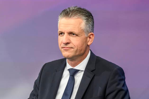 im Bild v.l.: Thorsten Frei, CDU (Unionsfraktionsvorsitzender), GER, Berlin, Studio, zu Gast bei Maischberger, politische Talkshow, TV, Format, mit Moderatorin Sandra Maischberger, Das Erste, aus Adlershof Am Studio 20, 16.09.2026, Copyright: HMBxMedia UwexKoch
