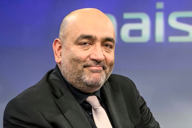 im Bild v.l.: Omid Nouripour, Bündnis 90 Die Grünen (Bundestagsvizepräsident), GER, Berlin, Studio, zu Gast bei Maischberger, politische Talkshow, TV, Format, mit Moderatorin Sandra Maischberger, Das Erste, aus Adlershof Am Studio 20, 16.09.2026, Copyright: HMBxMedia UwexKoch