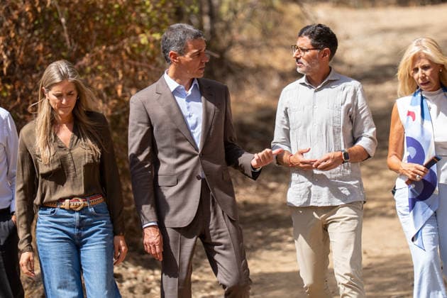 Pedro Sánchez Meets in Niebla with the Mayors of the Municipalities Affected by the Fire. Prime Minister Pedro Sánchez 2i visits the area devastated by this summer’s fire. September 17, 20226, in Niebla, Huelva, Andalusia, Spain. On Thursday, Spanish Prime Minister Pedro Sánchez called for action to address the causes of the Niebla fire—the largest wildfire in the country’s history—which, in his view, starkly revealed the consequences of a climate emergency, and for this reason, he has called for building, through public-private partnership, a stronger and more prosperous country. SEPTEMBER 17, 2026 Francisco J Niebla, Huelva, Andalusia, Spain Niebla, Huelva, Andalusia, Spain Spain Copyright: xFranciscoxJ.xOlmox 7781608