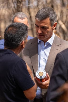 Pedro Sánchez Meets in Niebla with the Mayors of the Municipalities Affected by the Fire. Prime Minister Pedro Sánchez visits the area devastated by this summer’s fire. September 17, 20226, in Niebla, Huelva, Andalusia, Spain. On Thursday, Spanish Prime Minister Pedro Sánchez called for action to address the causes of the Niebla fire—the largest wildfire in the country’s history—which, in his view, starkly revealed the consequences of a climate emergency, and has therefore called for the creation, through public-private partnership, of a stronger and more prosperous country. SEPTEMBER 17, 2026 Francisco J Niebla, Huelva, Andalusia, Spain Niebla, Huelva, Andalusia, Spain Spain Copyright: xFranciscoxJ.xOlmox 7781622