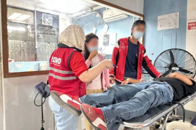 Philippine school shooting killed at least three, leaving eight injured BANGA, PHILIPPINES- SEPTEMBER 18: (----EDITORIAL USE ONLY - MANDATORY CREDIT - PHILIPPINE DSWD HANDOUT - NO MARKETING NO ADVERTISING CAMPAIGNS - DISTRIBUTED AS A SERVICE TO CLIENTS----) (EDITORS NOTE: The face of personnel have been blurred) Personnel from the Philippine Department of Social Welfare and Development provide assistance to injured people, following a shooting that killed at least three and injured eight people at the Banga National High School, in Banga, Southern Cotabato, Philippines, on September 18, 2026. The shooting happened at the Banga National High School in Southern Philippines on Friday afternoon local time, killing at least three people, inc Copyright: x2026xAnadoluxPhilippinexDSWD xHandoutx
