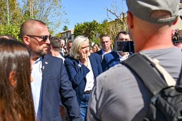 Marine Le Pen, the National Rally’s candidate for the presidency of the Republic, accompanied by Julien Rancoule, National Rally deputy for the 3rd Limoux-Castelnaudary district, and Victor Chabert, director of the National Rally’s press office, visited the disaster-stricken village of Pomas in the Aude department, this Friday, September 18, 2026, following a tornado that struck in late August. Valérian Wagner Bestimage Marine Le Pen, the National Rally candidate for the presidency, accompanied by Julien Rancoule, RN MP for the 3rd constituency of Aude—Limoux Castelnaudary, and Victor Chabert, Director of the National Rally press office, visits the storm-ravaged village of Pomas in the Aude department this Friday, September 18, 2026, follo Copyright: xValà rianxWagner BestimagexValà rianxWagner Bestimagex