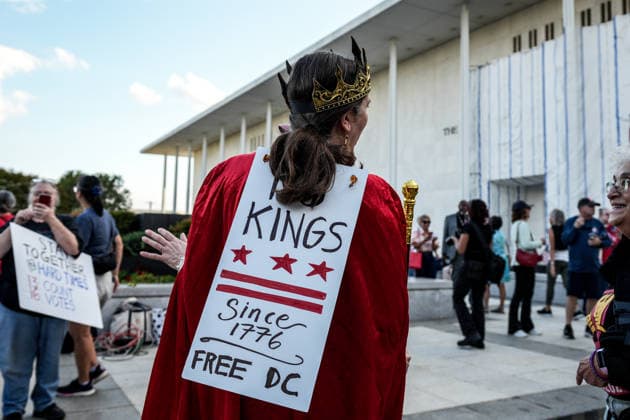 Hands Around the Kennedy Center Protest in Washington, D.C. A large crowd of demonstrators gathers outside the John F. Kennedy Center for the Performing Arts during the Hands Around the Kennedy Center protest organized by Hands Off the Arts in Washington, D.C., United States, on September 18, 2026. Protesters display signs criticizing U.S. President Donald Trump and opposing actions affecting the Kennedy Center, as controversy continues over the venue™s closure for renovations, efforts to add Trump™s name to the institution and the possibility of demolition or rebuilding. The demonstration included performances, speakers and a planned human chain around the Kennedy Center in support of the venue, its workers, artists and the perfo Copyright: xHASANxAKBASx
