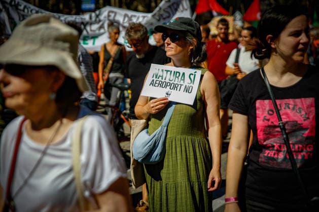 Protest Against the Expansion of Barcelona Airport A large crowd gathers during a protest against the expansion of Barcelona Airport on September 20, 2026, in Barcelona, Catalonia, Spain. A total of 210 social organizations have called for participation in this protest against the expansion of Barcelona Airport under the slogan No to the expansion, not now, not ever. September 20, 2026. Kike Rincó. Barcelona, Catalonia. Barcelona, Catalonia, Spain Copyright: xKikexRinconx 7787782