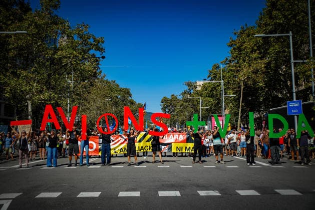 Protest Against the Expansion of Barcelona Airport A large crowd gathers during a protest against the expansion of Barcelona Airport on September 20, 2026, in Barcelona, Catalonia, Spain. A total of 210 social organizations have called for participation in this protest against the expansion of Barcelona Airport under the slogan No to the expansion, not now, not ever. September 20, 2026. Kike Rincó. Barcelona, Catalonia. Barcelona, Catalonia, Spain Copyright: xKikexRinconx 7787788