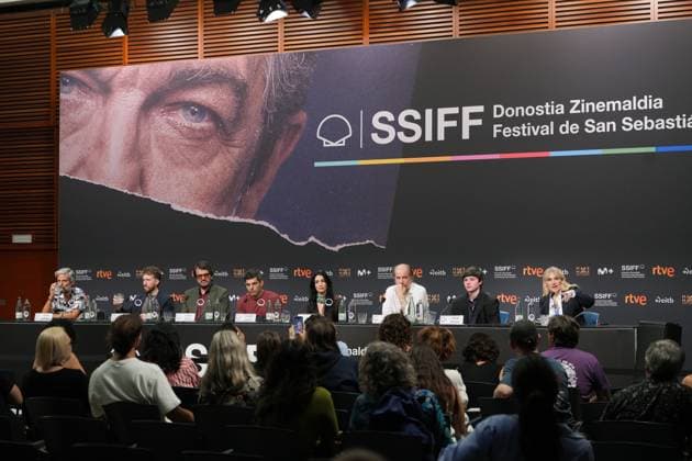 Lali Espósito Presents *Glaxo* at the San Sebastián Film Festival I D Art director Ezequiel Galeano, actor Esteban Bigliardi, producer Rodrigo Teixeira, director Benjamín Naishtat, actors Marcelo Subiotto, Lali Espósito, and Joaquin Bonadeo during the presentation of the film *Glaxo* as part of the 74th edition of the San Sebastián Film Festival on September 20, 2026, in San Sebastián, Guipúzcoa, Basque Country, Spain. The film, directed by Benjamín Naishtat and starring Lali Espósito, Marcelo Subiotto, and Esteban Bigliardi, is based on the novel of the same name by Hernán Ronsino. SEPTEMBER 20, 2026 San Sebastián, Guipúzcoa, Basque Country, Spain Copyright: xUnanuex 7787881