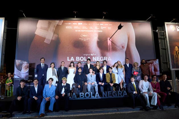 San Sebastian - La Bola Negra Screening Penelpe Cruz, Natalia de Molina, Lola Duenas, Miguel Bernardeau, Carlos González, Javier Calvo, Javier Ambrossi, Guitarricadelafuente (Álvaro Lafuente Calvo), Milo Quifes attended La Bola Negra Red Carpet during 74th San Sebastian International Film Festival at Victoria Eugenia Theatre on September 20, 2026 in Donostia San Sebastian, Spain Photo by ABACAPRESS.COM San Sebastian Euskadi Spain Copyright: xABACAx