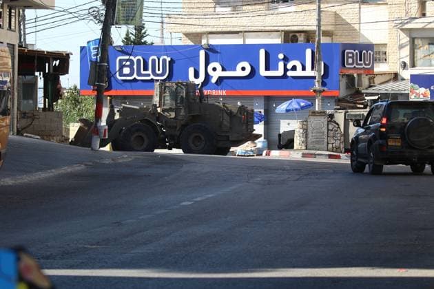 Israeli Forces Started Large-Scale Military Operation In Biddu BIDU, PALESTINE SEPTEMBER 21, 2026: Israeli forces continued a large-scale military operation in the town of Biddu, northwest of occupied Jerusalem, with raids on homes, searches, arrests and field interrogations. The operation began at around 1:00 AM, according to local sources. Israeli forces raided the home of a Palestinian man accused of carrying out the Nabi Saleh attack, taking measurements and digging into parts of the walls in preparation for a possible demolition or explosion, according to local reports. His family home was also raided, and his father and other family members were detained. Israeli forces also seized a house belonging to a resident and converted it Copyright: x xSalmanxMohsenxAlkhatibx xJNAxPressx