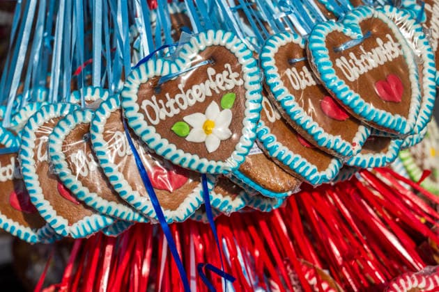 Lebkuchenherzen, Souvenir vom Oktoberfest, München, September 2026 Deutschland, München, 21. September 2026, Oktoberfest 2026, Lebkuchenherzen, Souvenir vom Oktoberfest, typisch bayerisch, Volksfest, Bayern,