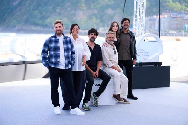 September 22, 2026, Donostia San Sebastian, Euskadi, Spain: Roberto Bueso, Eduard Ferno¡ndez, Meritxell Calvo, Adam Jezierski, Francesco Carril, Cristina Plazas attended El mal padre Photocall during 74th San Sebastian International Film Festival at Kursaal Palace on September 22, 2026 in Donostia San Sebastian, Spain Donostia San Sebastian Spain - ZUMAg15_ 20260922_zaf_g15_020 Copyright: xJackxAbuinx