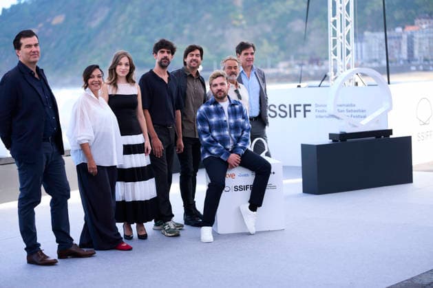 September 22, 2026, Donostia San Sebastian, Euskadi, Spain: Roberto Bueso, Eduard Ferno¡ndez, Meritxell Calvo, Adam Jezierski, Francesco Carril, Cristina Plazas attended El mal padre Photocall during 74th San Sebastian International Film Festival at Kursaal Palace on September 22, 2026 in Donostia San Sebastian, Spain Donostia San Sebastian Spain - ZUMAg15_ 20260922_zaf_g15_024 Copyright: xJackxAbuinx