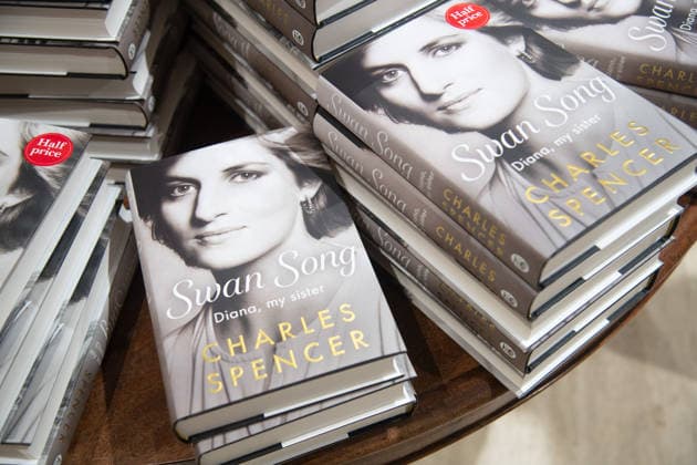 Charles Spencer, Earl Spencer s Diana Memorial Swan Song: Diana, My Sister released Today - Waterstones Piccadilly, London, UK - Tuesday 22 September 2026 A general view of Earl Spencer s (Charles Spencer) new book, a memorial of his late sister Princess Diana titled Swan Song: Diana, My Sister at Waterstones Piccadilly in London, England, UK on Tuesday 22 September, 2026 which is being released today., Credit:Justin Ng Avalon UK, England, London, Waterstones Piccadilly Copyright: xJustinxNgx xAvalonx 1137214084