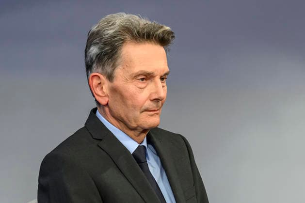 im Bild v.l.: Rolf Mützenich, SPD (ehemaliger Fraktionsvorsitzender), GER, Berlin, Studio, zu Gast bei Maischberger, politische Talkshow, TV, Format, mit Moderatorin Sandra Maischberger, Das Erste, aus Adlershof Am Studio 20, 22.09.2026, Copyright: HMBxMedia UwexKoch