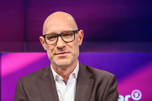 im Bild v.l.: Lars Sänger (MDR), GER, Berlin, Studio, zu Gast bei Maischberger, politische Talkshow, TV, Format, mit Moderatorin Sandra Maischberger, Das Erste, aus Adlershof Am Studio 20, 22.09.2026, Copyright: HMBxMedia UwexKoch