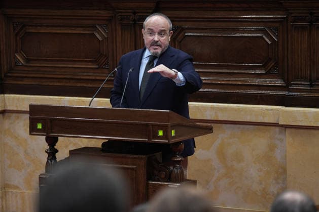 Illa Appears Before the Catalan Parliament Regarding the 2025 PISA Tests Alejandro Fernández, president of the PP in Catalonia, speaks during a plenary session at the Catalan Parliament on September 23, 2026, in Barcelona, Catalonia, Spain. Illa is appearing before the Catalan Parliament today at his own request following the crisis that has erupted in the Department of Education due to an error in the sample that excluded Catalonia from the PISA report results. SEPTEMBER 23, 2026, Barcelona, Catalonia, Barcelona, Catalonia, Spain Copyright: xDavidxZorrakinox 7793136