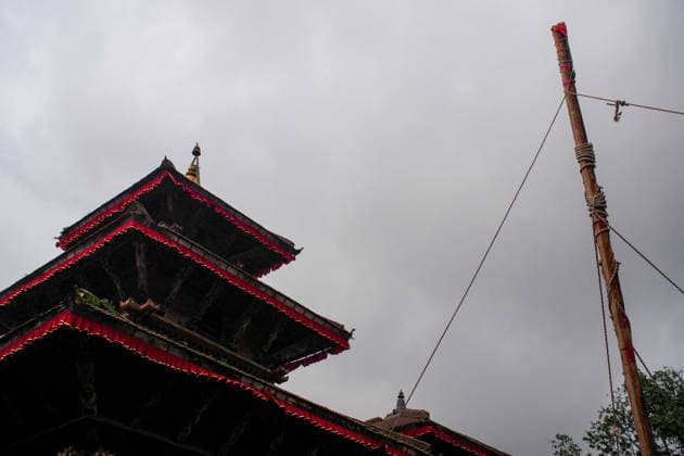 Indra Jatra Festival Started - Kathmandu Devotees erect the sacred ceremonial wooden pole known as Ya: Shi at Hanuman Dhoka Durbar Square, marking the beginning of the eight-day Indra Jatra festival in Kathmandu, Nepal, on September 23, 2026. The annual festival, one of the biggest celebrations in the Kathmandu Valley, is dedicated to Indra, the Hindu god of rain and heaven, and features traditional chariot processions, masked dances, religious rituals and cultural performances. The festival also includes processions of the living goddess Kumari through the historic streets of Kathmandu. Photo by Sunil Pradhan ABACAPRESS.COM Kathmandu Bagmati Nepal Copyright: xSuniixPradhan ABACAx