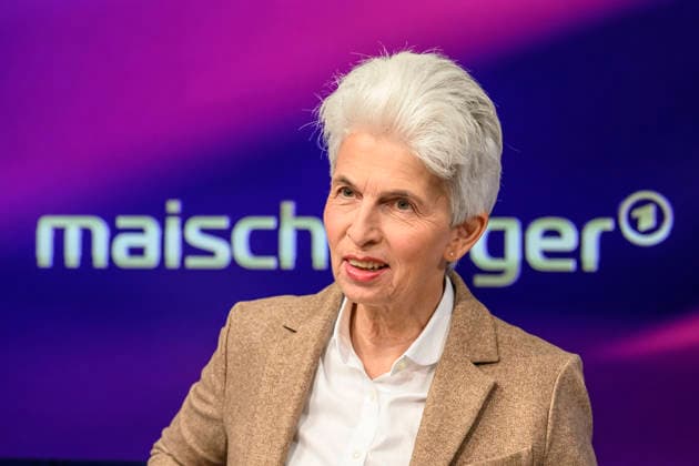 im Bild v.l.: Marie-Agnes Strack-Zimmermann (FDP, Vorsitzende EU-Verteidigungsausschuss), GER, Berlin, Studio, zu Gast bei Maischberger, politische Talkshow, TV, Format, mit Moderatorin Sandra Maischberger, Das Erste, aus Adlershof Am Studio 20, 23.09.2026, Copyright: HMBxMedia UwexKoch