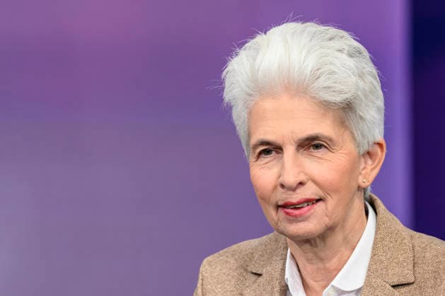 im Bild v.l.: Marie-Agnes Strack-Zimmermann (FDP, Vorsitzende EU-Verteidigungsausschuss), GER, Berlin, Studio, zu Gast bei Maischberger, politische Talkshow, TV, Format, mit Moderatorin Sandra Maischberger, Das Erste, aus Adlershof Am Studio 20, 23.09.2026, Copyright: HMBxMedia UwexKoch