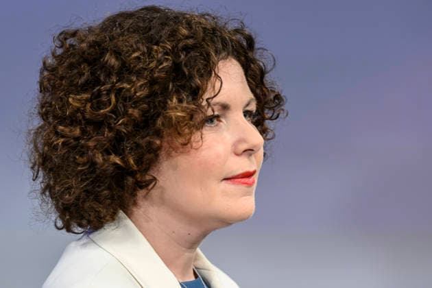 im Bild v.l.: Amira Mohamed Ali (BSW, Parteivorsitzende), GER, Berlin, Studio, zu Gast bei Maischberger, politische Talkshow, TV, Format, mit Moderatorin Sandra Maischberger, Das Erste, aus Adlershof Am Studio 20, 23.09.2026, Copyright: HMBxMedia UwexKoch