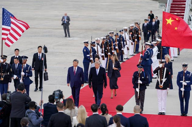 Xi Jinping, China s president, from left, Peng Liyuan, China s first lady, US President Donald Trump, and First Lady Melania Trump during an arrival ceremony at Joint Base Andrews, Maryland on Wednesday, Sept. 23, 2026. President Trump is hosting President Xi for a three-day state visit to Washington, DC where the leaders are expected to discuss trade practices, artificial intelligence and tariffs. WASP20260923135 ALxDRAGO