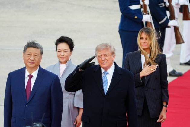 September 23, 2026, Camp Springs, Maryland, USA: Xi Jinping, China s president, from left, Peng Liyuan, China s first lady, US President Donald Trump, and First Lady Melania Trump during an arrival ceremony at Joint Base Andrews, Maryland, US, on Wednesday, Sept. 23, 2026. Xi Jinping and Donald Trump will sit down this week to hash out a plethora of thorny issues from trade to Taiwan. One thing both sides agree on: neither can afford to tap the brakes on AI Camp Springs USA - ZUMAs152 20260923_faa_s152_345 Copyright: xAlxDragox-xPoolxviaxCNPx