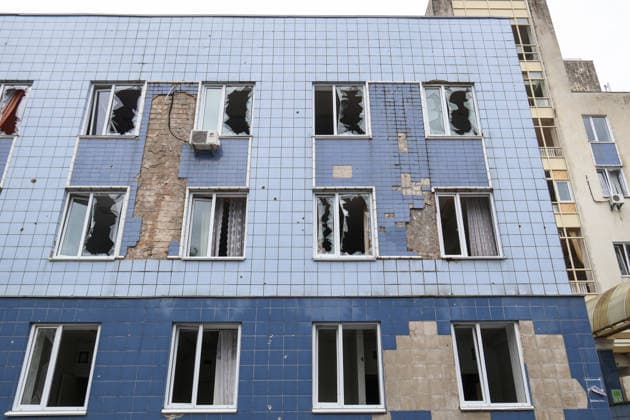 Windows and exterior cladding at the Consultative and Diagnostic Centre in the Podilskyi district are damaged by an overnight Russian attack, Kyiv, Ukraine, September 24, 2026. On Thursday night, September 24, Russian forces launched a ballistic missile strike on Kyiv, followed by drone assaults on the capital and region. By morning, two people were confirmed killed and eight injured. The attack caused fires and destruction across several districts, damaging medical facilities, apartment blocks, private homes, and vehicles. The maternity hospital in the Podilskyi district sustained damage to windows, doors, and parts of the facade from the first to fifth floors, as well as to windows in the laundry and boiler rooms. Patients, children, and Copyright: xPavloxBahmutx