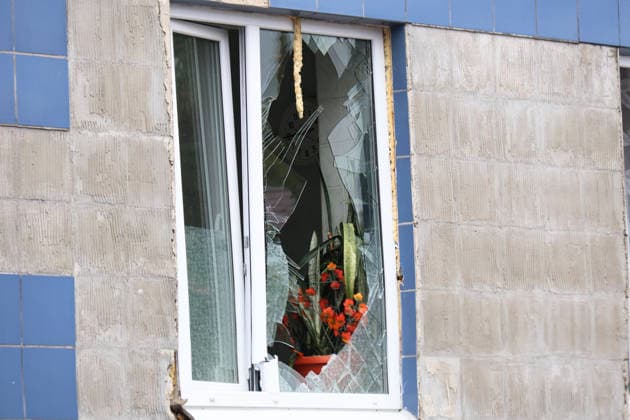 A window is shattered in the Consultative and Diagnostic Centre in the Podilskyi district, damaged by an overnight Russian attack, Kyiv, Ukraine, September 24, 2026. On Thursday night, September 24, Russian forces launched a ballistic missile strike on Kyiv, followed by drone assaults on the capital and region. By morning, two people were confirmed killed and eight injured. The attack caused fires and destruction across several districts, damaging medical facilities, apartment blocks, private homes, and vehicles. The maternity hospital in the Podilskyi district sustained damage to windows, doors, and parts of the facade from the first to fifth floors, as well as to windows in the laundry and boiler rooms. Patients, children, and medical sta Copyright: xPavloxBahmutx