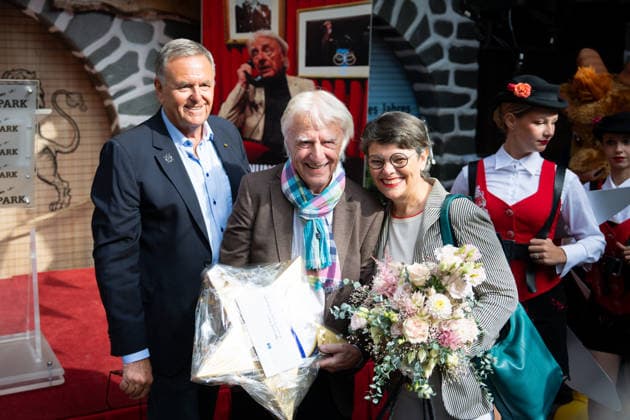 Europa Park, Rust, Schweizer Themenbereich, Walliser Dorf, offizielle Eröffnung des Emil Hüüsli, Emil Steinberger, Emils Bühnenwelt, Ausstellung, Schweizer Künstler, Komiker, Schauspieler, Lebenswerk, Unterhaltung, Kultur, Freizeitpark, neue Attraktion, Tourismus, Symbolfoto Roland Mack, Niccel Steinberger, Rust Europa Park Baden-Württemberg Deutschland Copyright: xFINLEYxMÖRCHx