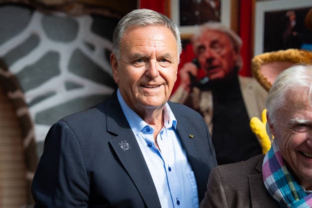 Europa Park, Rust, Schweizer Themenbereich, Walliser Dorf, offizielle Eröffnung des Emil Hüüsli, Emil Steinberger, Emils Bühnenwelt, Ausstellung, Schweizer Künstler, Komiker, Schauspieler, Lebenswerk, Unterhaltung, Kultur, Freizeitpark, neue Attraktion, Tourismus, Symbolfoto Roland Mack, Rust Europa Park Baden-Württemberg Deutschland Copyright: xFINLEYxMÖRCHx