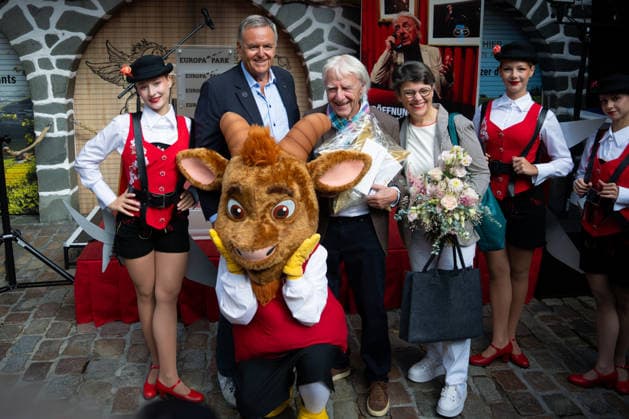 Europa Park, Rust, Schweizer Themenbereich, Walliser Dorf, offizielle Eröffnung des Emil Hüüsli, Emil Steinberger, Emils Bühnenwelt, Ausstellung, Schweizer Künstler, Komiker, Schauspieler, Lebenswerk, Unterhaltung, Kultur, Freizeitpark, neue Attraktion, Tourismus, Symbolfoto Roland Mack, Niccel Steinberger, Rust Europa Park Baden-Württemberg Deutschland Copyright: xFINLEYxMÖRCHx