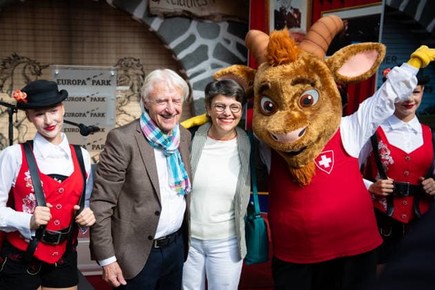 Europa Park, Rust, Schweizer Themenbereich, Walliser Dorf, offizielle Eröffnung des Emil Hüüsli, Emil Steinberger, Emils Bühnenwelt, Ausstellung, Schweizer Künstler, Komiker, Schauspieler, Lebenswerk, Unterhaltung, Kultur, Freizeitpark, neue Attraktion, Tourismus, Symbolfoto Niccel Steinberger, Rust Europa Park Baden-Württemberg Deutschland Copyright: xFINLEYxMÖRCHx