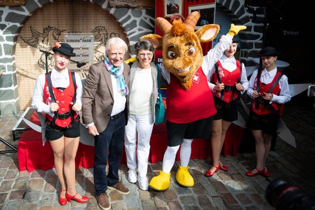 Europa Park, Rust, Schweizer Themenbereich, Walliser Dorf, offizielle Eröffnung des Emil Hüüsli, Emil Steinberger, Emils Bühnenwelt, Ausstellung, Schweizer Künstler, Komiker, Schauspieler, Lebenswerk, Unterhaltung, Kultur, Freizeitpark, neue Attraktion, Tourismus, Symbolfoto Niccel Steinberger, Rust Europa Park Baden-Württemberg Deutschland Copyright: xFINLEYxMÖRCHx
