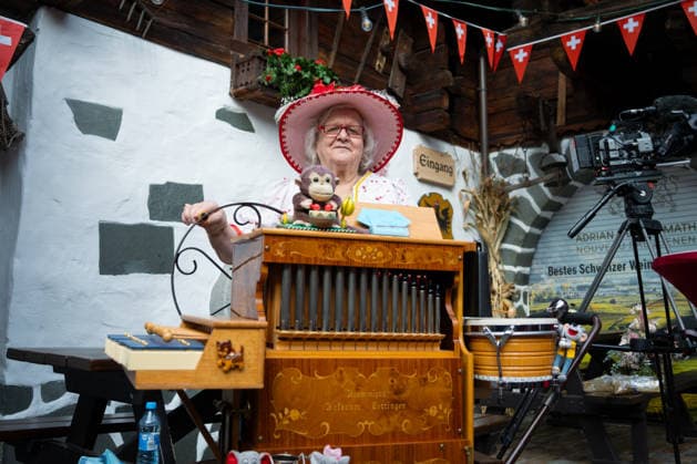 Europa Park, Rust, Schweizer Themenbereich, Walliser Dorf, offizielle Eröffnung des Emil Hüüsli, Emil Steinberger, Emils Bühnenwelt, Ausstellung, Schweizer Künstler, Komiker, Schauspieler, Lebenswerk, Unterhaltung, Kultur, Freizeitpark, neue Attraktion, Tourismus, Symbolfoto Rust Europa Park Baden-Württemberg Deutschland Copyright: xFINLEYxMÖRCHx