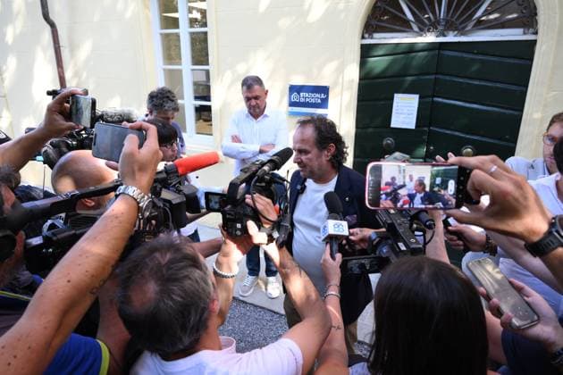 September 25, 2026, Lucca, Lucca, Italy: Salvadore Bartolomei, councilor for security, speaks at the press conference at Villa Pardini, a social facility designated to accommodate those affected by the fire at the building that caught fire last night, killing two people in San Vito a Lucca. The building is uninhabitable, with 16 people evacuated, Lucca, September 25, 2026. Lucca Italy - ZUMAa289 20260925_zia_a289_298 Copyright: xStefanoxDallexLuchex xAgfx