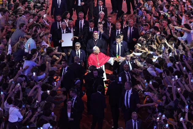 Pope Leo XIV Prayer Vigil at the Stade de France with Young People PHOTOPQR LE PARISIEN Olivier Arandel Staff Saint-Denis September 25, 2026 Saint-Denis, Stade de France, France Friday, September 25, 2026 Background: Pope Leo XIV begins his four-day visit to France this Friday, September 25, 2026. Prayer Vigil with Young People at the Stade de France. LP Olivier Arandel. Leo XIV was welcomed amid an electric atmosphere, on Friday, September 25, shortly before 9 p.m. at the Stade de France in Saint-Denis, near Paris. Greeted like a rock star, the American pope arrived in the popemobile and was cheered by some 80,000 young people who had been waiting for him for several hours to the sound of pop, worship, and gospel music, during an evening Copyright: xPHOTOPQR LExPARISIEN MAXPPPxLP OlivierxArandelx(Staff)x 20260925LPA0012 20260925LPA0012