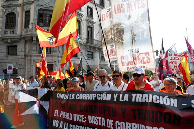 September 26, 2026, Madrid, Community Of Madrid, Spain: Thousands of demonstrators march through central Madrid during the II Marcha por la Dignidad (II March for Dignity) in support of the autonomous city of Ceuta on Saturday, September 26, 2026, in Madrid, Spain. Organized by civil society platforms, the mobilization primarily focused on defending the Spanish borders in North Africa following a wave of irregular migration. The protests were triggered by the border breaches registered on July 30 and 31, 2026, when mass attempts were made to enter the Spanish enclave. As a secondary demand, protesters called for the immediate scheduling of general elections, criticizing the national government s handling of the migration crisis and border - ZUMAo127 20260926_zep_o127_014 Copyright: xHugoxOrtunox
