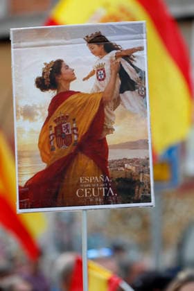 September 26, 2026, Madrid, Community Of Madrid, Spain: Thousands of demonstrators march through central Madrid during the II Marcha por la Dignidad (II March for Dignity) in support of the autonomous city of Ceuta on Saturday, September 26, 2026, in Madrid, Spain. Organized by civil society platforms, the mobilization primarily focused on defending the Spanish borders in North Africa following a wave of irregular migration. The protests were triggered by the border breaches registered on July 30 and 31, 2026, when mass attempts were made to enter the Spanish enclave. As a secondary demand, protesters called for the immediate scheduling of general elections, criticizing the national government s handling of the migration crisis and border - ZUMAo127 20260926_zep_o127_043 Copyright: xHugoxOrtunox