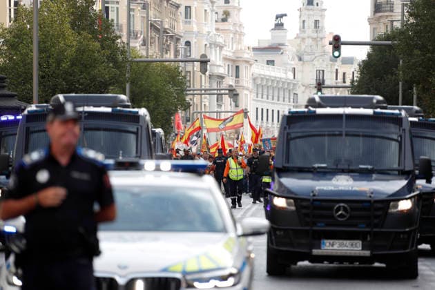 September 26, 2026, Madrid, Community Of Madrid, Spain: Thousands of demonstrators march through central Madrid during the II Marcha por la Dignidad (II March for Dignity) in support of the autonomous city of Ceuta on Saturday, September 26, 2026, in Madrid, Spain. Organized by civil society platforms, the mobilization primarily focused on defending the Spanish borders in North Africa following a wave of irregular migration. The protests were triggered by the border breaches registered on July 30 and 31, 2026, when mass attempts were made to enter the Spanish enclave. As a secondary demand, protesters called for the immediate scheduling of general elections, criticizing the national government s handling of the migration crisis and border - ZUMAo127 20260926_zep_o127_030 Copyright: xHugoxOrtunox