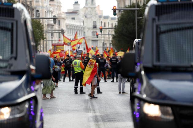 September 26, 2026, Madrid, Community Of Madrid, Spain: Thousands of demonstrators march through central Madrid during the II Marcha por la Dignidad (II March for Dignity) in support of the autonomous city of Ceuta on Saturday, September 26, 2026, in Madrid, Spain. Organized by civil society platforms, the mobilization primarily focused on defending the Spanish borders in North Africa following a wave of irregular migration. The protests were triggered by the border breaches registered on July 30 and 31, 2026, when mass attempts were made to enter the Spanish enclave. As a secondary demand, protesters called for the immediate scheduling of general elections, criticizing the national government s handling of the migration crisis and border - ZUMAo127 20260926_zep_o127_033 Copyright: xHugoxOrtunox