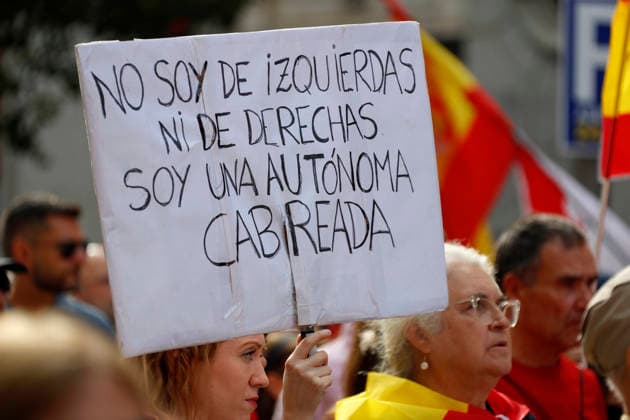 September 26, 2026, Madrid, Community Of Madrid, Spain: Thousands of demonstrators march through central Madrid during the II Marcha por la Dignidad (II March for Dignity) in support of the autonomous city of Ceuta on Saturday, September 26, 2026, in Madrid, Spain. Organized by civil society platforms, the mobilization primarily focused on defending the Spanish borders in North Africa following a wave of irregular migration. The protests were triggered by the border breaches registered on July 30 and 31, 2026, when mass attempts were made to enter the Spanish enclave. As a secondary demand, protesters called for the immediate scheduling of general elections, criticizing the national government s handling of the migration crisis and border - ZUMAo127 20260926_zep_o127_035 Copyright: xHugoxOrtunox