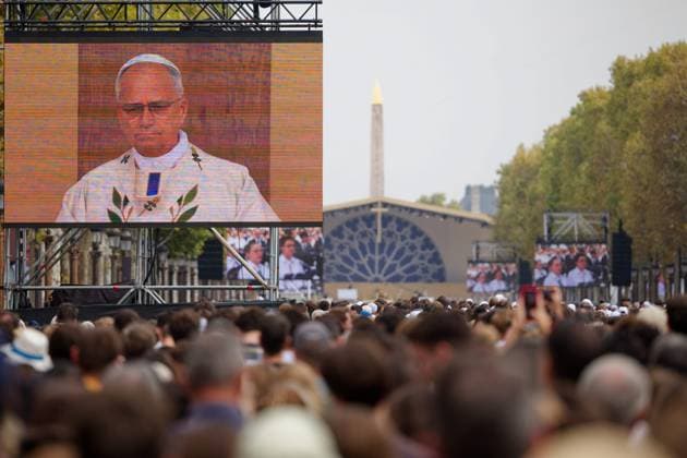 Mass Celebrated by Pope Leo XIV in Paris with the Diocese of Lille POPE S VISIT TO FRANCE PHOTOPQR VOIX DU NORD JOHAN BEN AZZOUZ September 26, 2026 Paris, September 26, 2026: Pope Leo XIV’s Mass in Paris with the Diocese of Lille, departing from the Lille Flandres TGV station. PHOTO: JOHAN BEN AZZOUZ, LA VOIX DU NORD, September 25, 2026, Paris, France: Pope Leo XIV is on an apostolic visit to France from September 25 to 28, 2026, in Northern France Copyright: xPHOTOPQR VOIXxDUxNORD MAXPPPxJOHANxBENxAZZOUZx 20260926VDN2480 20260926VDN2480