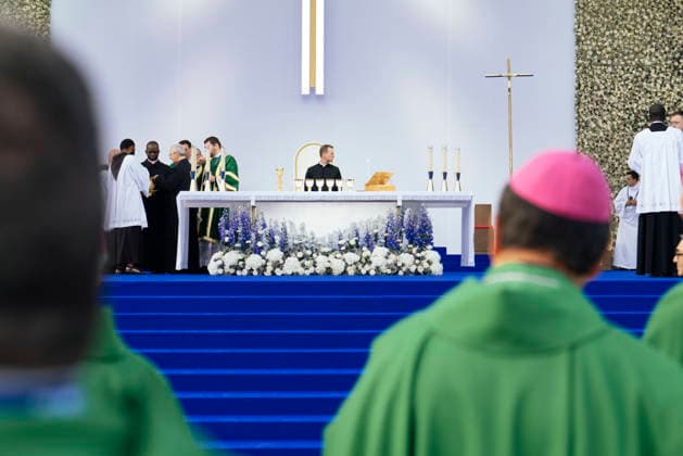 The Pope in France: Sunday Mass in Lourdes Preparations for the altar The atmosphere before the arrival of Pope Leo XIV Pope Leo XIV is in Lourdes as a pilgrim, among pilgrims from all over the world At this shrine, where the sick, the frail, and those who suffer take center stage, he wishes to inspire hope and faith. Having already visited twice in his youth, he returns to a place that has shaped his spiritual journey. Pope Leo XIV’s visit to France and UNESCO France, Lourdes, September 27, 2027. Photograph by Patricia Huchot Boissier Staface. Preparations for the altar. The atmosphere before the arrival of Pope Leon XIV. Pope Leon XIV is in Lourdes as a pilgrim, among pilgrims from all over the world. At this shrine, where the sick, the Copyright: xPatriciaxHuchot-Boissierx xStarfacex STAR_459978_012