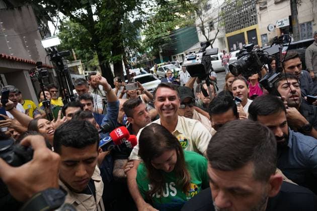 October 4, 2026, Rio De Janeiro, Brazil: RIO DE JANEIRO, BRAZIL, OCTOBER 4, 2026: Brazilian presidential candidate Flavio Bolsonaro of the Liberal Party (PL) arrives at a polling station in Rio de Janeiro to cast his ballot during the first round of Brazil s presidential election. Bolsonaro greeted supporters and spoke to reporters before voting as polling got underway across the country. Photo: JNA PRESS Rio De Janeiro Brazil - ZUMAq101 20261004_zna_q101_033 Copyright: xMarianaxGreifx